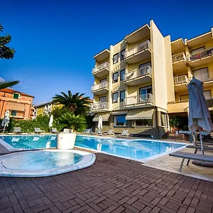 https://hotel-splendid-diano-marina.hotelitalianriviera.com